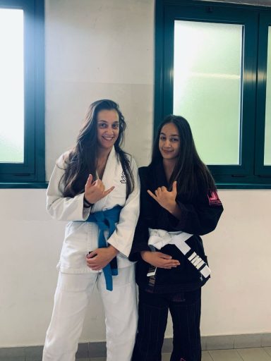 katiuscia e la figlia Giorgia durante un allenamento di brazilian jiu jitsu